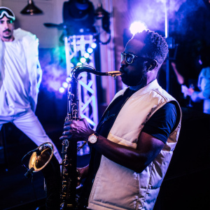 Apres-Ski-Sax-Player
